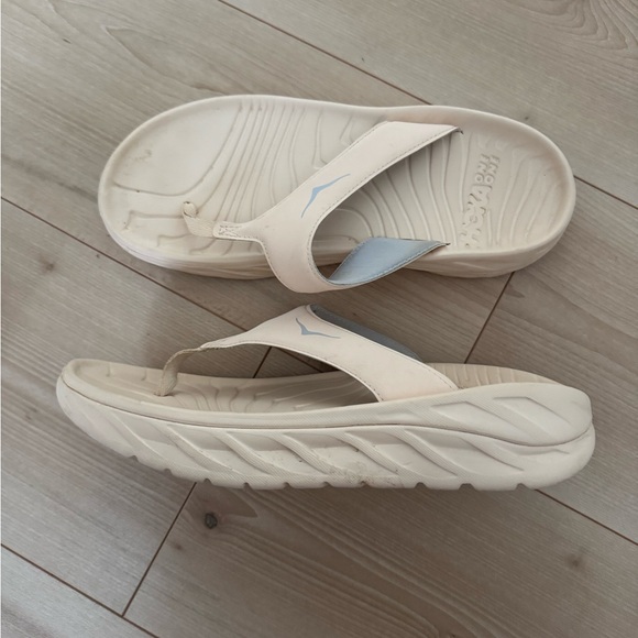 Hoka Shoes - Hoka Ora recovery flip - Cream Flip Flop Sandals
